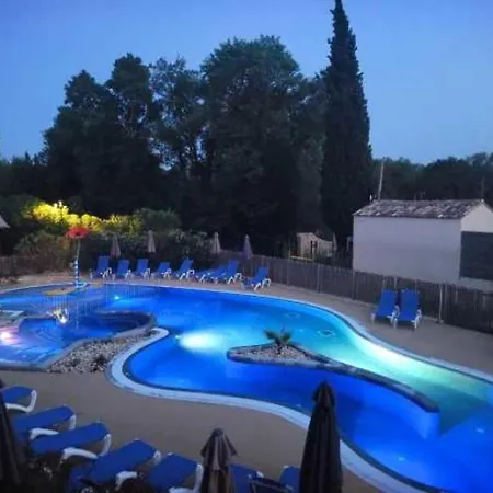 3 Etoiles - Piscine - Eeebca * 罗克布伦河畔阿尔让